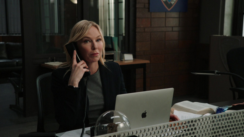 Apple MacBook Laptop Used by Kelli Giddish as Amanda Rollins in Law & Order Special Victims Unit S23E186 Eighteen Wheels a Predator (1)