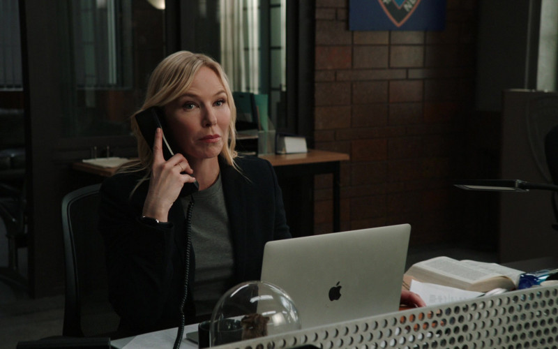 Apple MacBook Laptop Used by Kelli Giddish as Amanda Rollins in Law & Order Special Victims Unit S23E186 Eighteen Wheels a Predator (1)