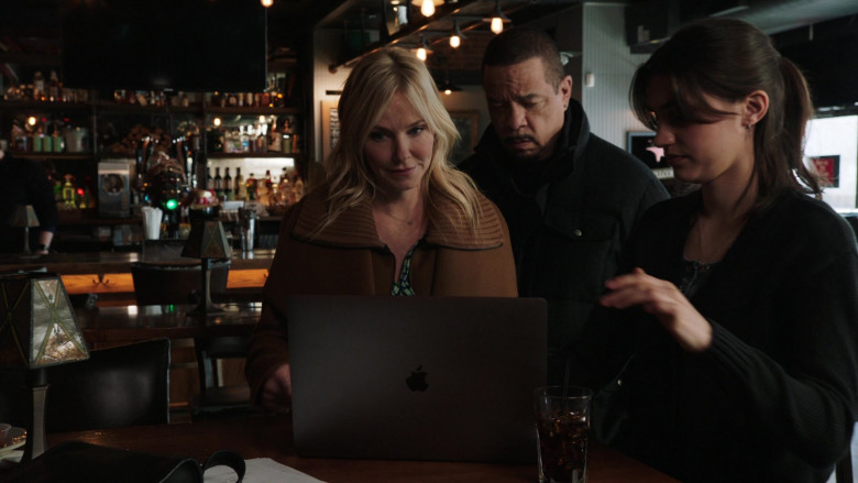Apple MacBook Laptop Used by Kelli Giddish as Amanda Rollins in Law & Order Special Victims Unit S23E186 Eighteen Wheels a Predator (2)
