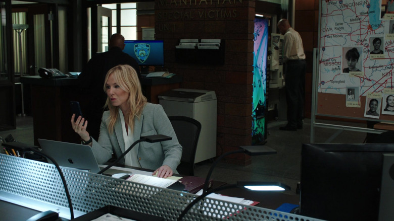 Apple MacBook Laptop Used by Kelli Giddish as Amanda Rollins in Law & Order Special Victims Unit S23E186 Eighteen Wheels a Predator (4)