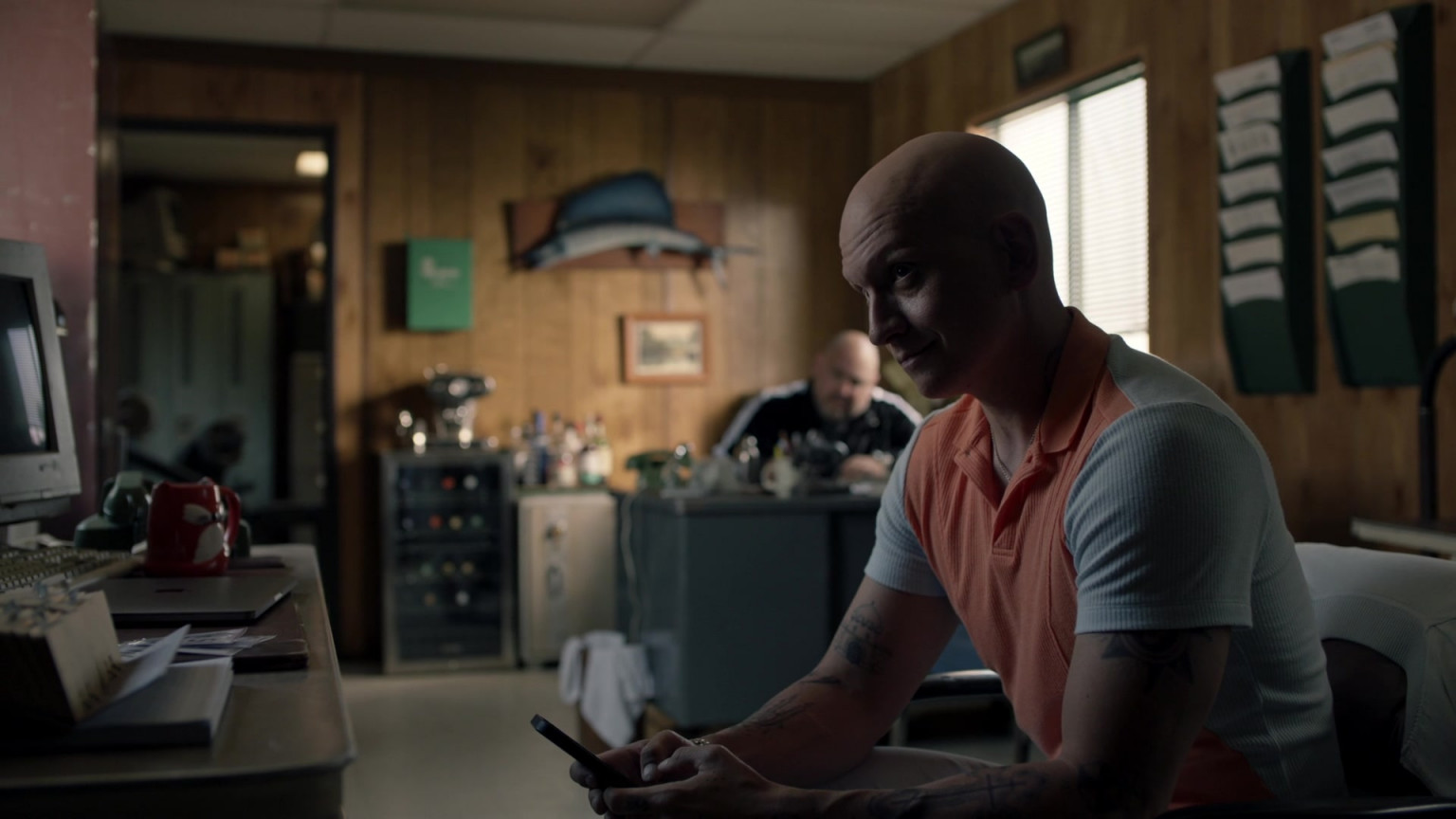 Apple MacBook Laptop Of Anthony Carrigan As NoHo Hank In Barry S03E01 ...