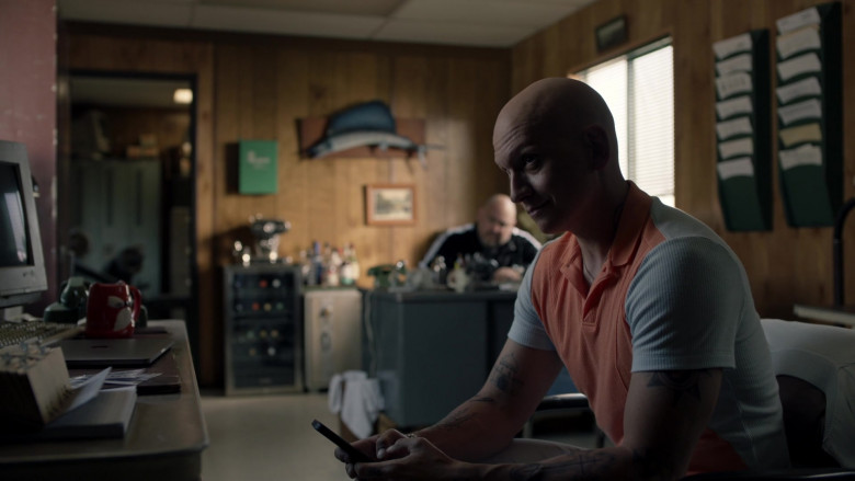 Apple MacBook Laptop of Anthony Carrigan as NoHo Hank in Barry S03E01 Forgiving Jeff (2022)