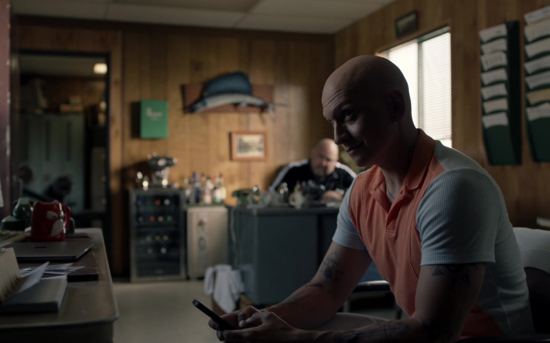 Apple MacBook Laptop of Anthony Carrigan as NoHo Hank in Barry S03E01 Forgiving Jeff (2022)