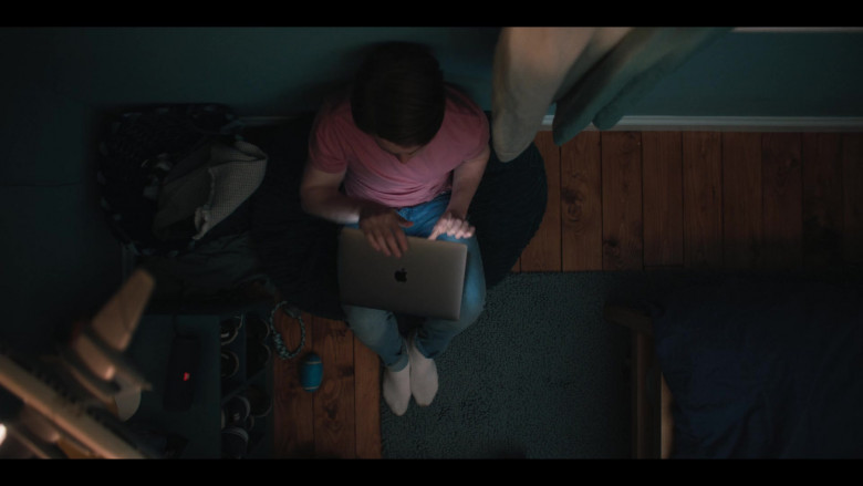Apple MacBook Laptop of Kit Connor as Nick Nelson in Heartstopper S01E03 Kiss (2022)
