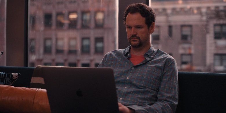 Apple MacBook Laptop of Kyle Marvin as Miguel McKelvey in WeCrashed S01E07 The Power of We (2)