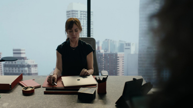 Apple MacBook Laptop of Maggie Siff as Wendy Rhoades in Billions S06E11 Succession (1)