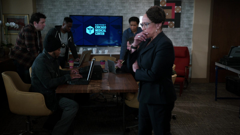 Apple MacBook Laptops in Chicago Med S07E17 If You Love Someone, Set Them Free (1)