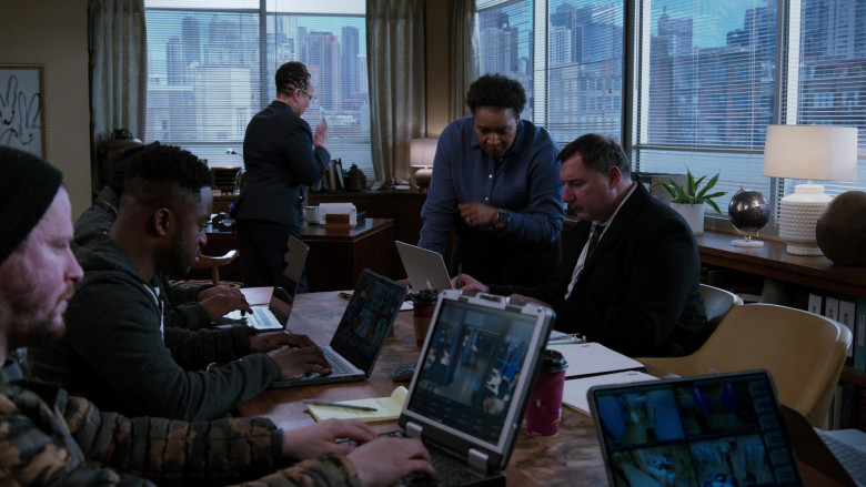 Apple MacBook Laptops in Chicago Med S07E17 If You Love Someone, Set Them Free (2)