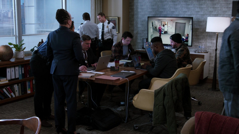 Apple MacBook Laptops in Chicago Med S07E17 If You Love Someone, Set Them Free (3)