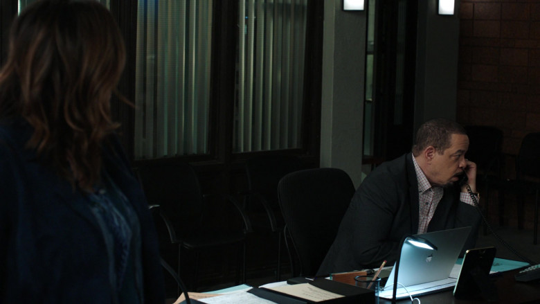 Apple MacBook Laptops in Law & Order Special Victims Unit S23E17 Once Upon a Time in El Barrio (1)