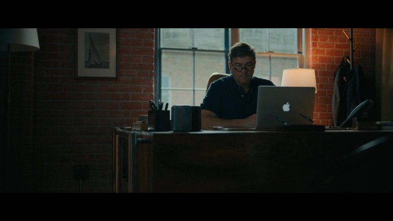 Apple MacBook Laptops in Super Pumped S01E06 Delete Uber (3)