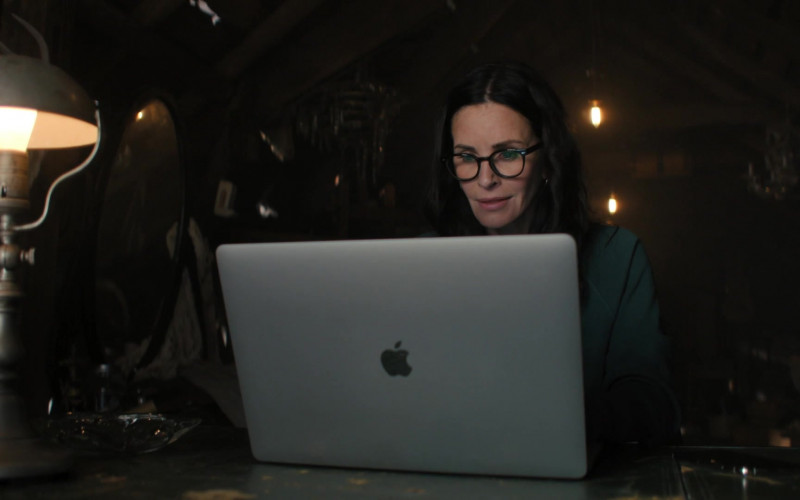 Apple MacBook Pro Laptop Computer of Courteney Cox as Patricia 'Pat' Phelps in Shining Vale S01E06 Chapter Six Whispering Hope (2022)