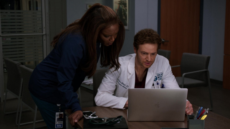 Apple MacBook Pro Laptop in Chicago Med S07E18 Judge Not, for You Will Be Judged (1)