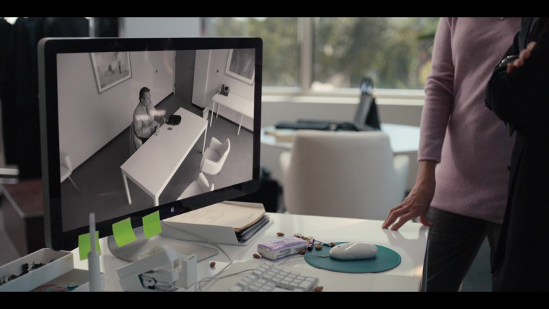 Apple Thunderbolt Display of Amanda Seyfried as Elizabeth Holmes in The Dropout S01E08 Lizzy (4)