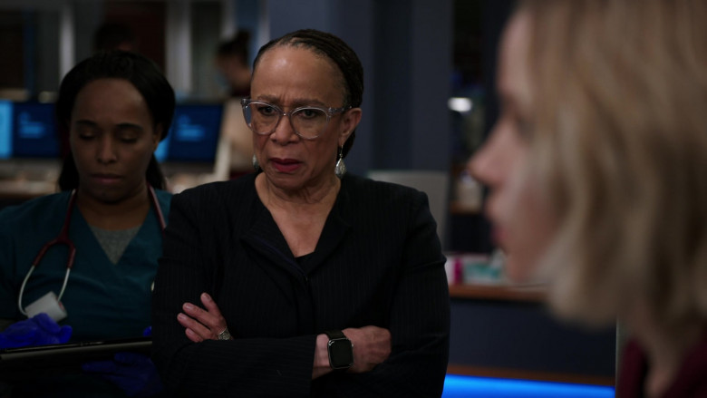 Apple Watch in Chicago Med S07E18 Judge Not, for You Will Be Judged (2022)