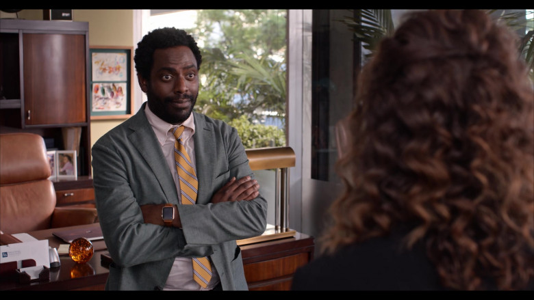 Apple Watch of Baron Vaughn as Nwabudike Bergstein in Grace and Frankie S07E12 The Casino (2022)