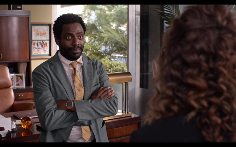 Apple Watch of Baron Vaughn as Nwabudike Bergstein in Grace and Frankie S07E12 The Casino (2022)