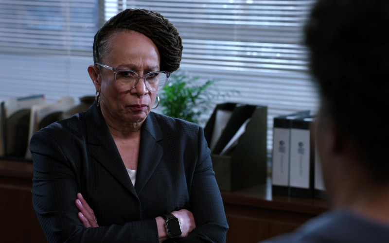 Apple Watch of S. Epatha Merkerson as Sharon Goodwin in Chicago Med S07E17 If You Love Someone, Set Them Free (2022)