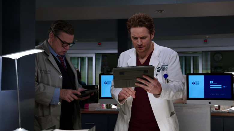 Apple iMac Computers in Chicago Med S07E17 If You Love Someone, Set Them Free (3)