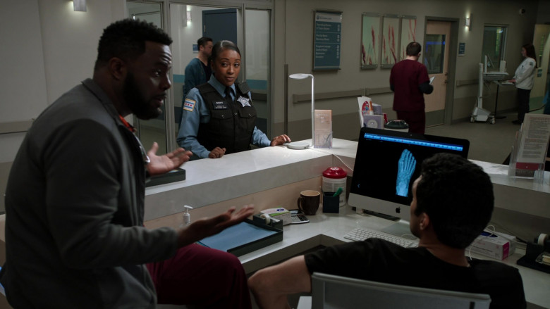 Apple iMac Computers in Chicago Med S07E18 Judge Not, for You Will Be Judged (3)