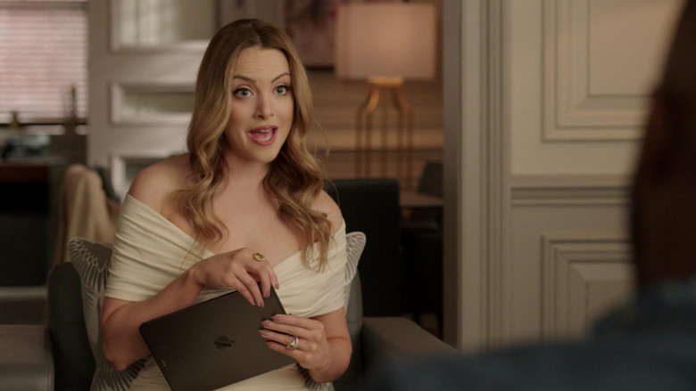 Apple iPad Tablet of Elizabeth Gillies as Fallon Carrington in Dynasty S05E07 A Real Actress Could Do It (2022)
