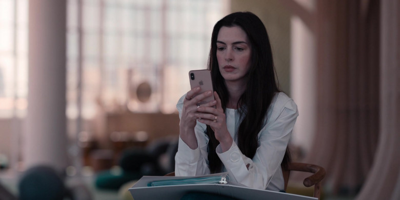 Apple iPhone Smartphone Used by Anne Hathaway as Rebekah Neumann in WeCrashed S01E07 The Power of We (2022)