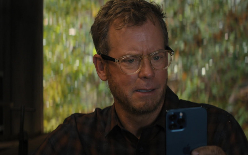 Apple iPhone Smartphone Used by Greg Kinnear as Terry Phelps in Shining Vale S01E06 Chapter Six Whispering Hope (2022)