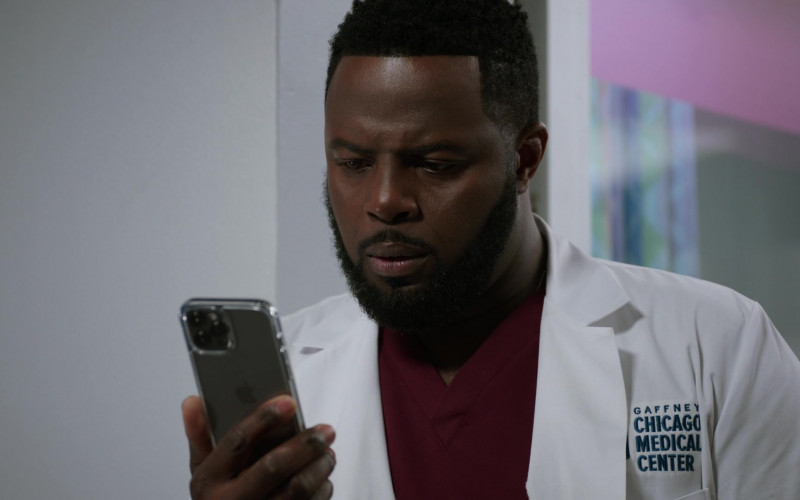 Apple iPhone Smartphone of Guy Lockard as Dr. Dylan Scott in Chicago Med S07E17 If You Love Someone, Set Them Free (2022)