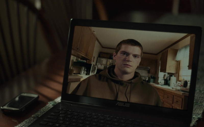Asus Laptop in The Girl from Plainville S01E06 Talking Is Healing (2022)