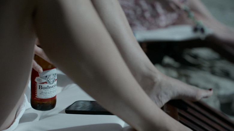 Budweiser Beer of Diane Kruger as Joyce in Swimming With Sharks S01E04 (2)