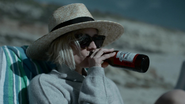 Budweiser Beer of Diane Kruger as Joyce in Swimming With Sharks S01E04 (3)