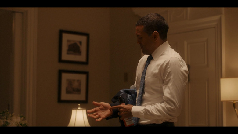 Budweiser Beer of O-T Fagbenle as Barack Obama in The First Lady S01E02 Voices Carry (1)