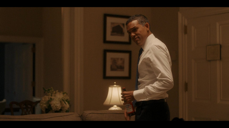 Budweiser Beer of O-T Fagbenle as Barack Obama in The First Lady S01E02 Voices Carry (2)