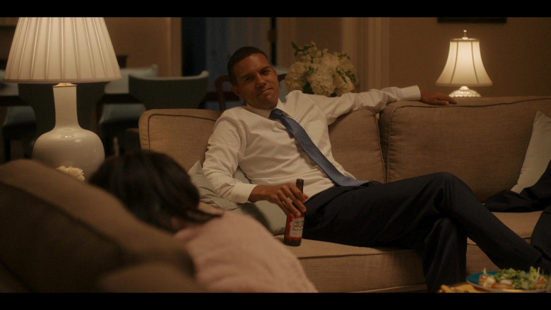 Budweiser Beer of O-T Fagbenle as Barack Obama in The First Lady S01E02 Voices Carry (3)