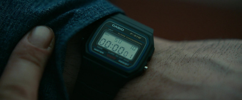 Casio F-91W Watch of Chris Pine as James in The Contractor (2022)