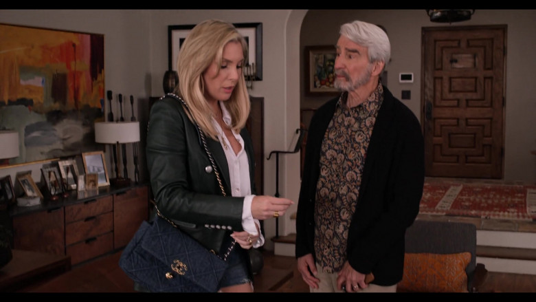 Chanel Shoulder Bag of June Diane Raphael as Brianna Hanson in Grace and Frankie S07E13 The Last Hurrah (2022)