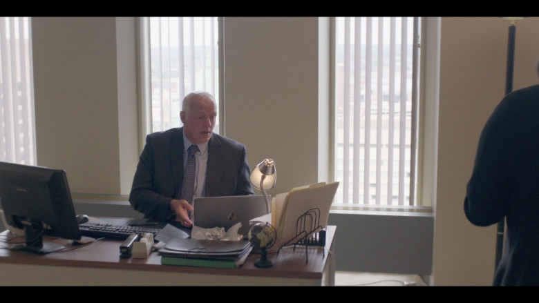Compaq Monitor and HP Laptop in We Own This City S01E01 Part One (2)