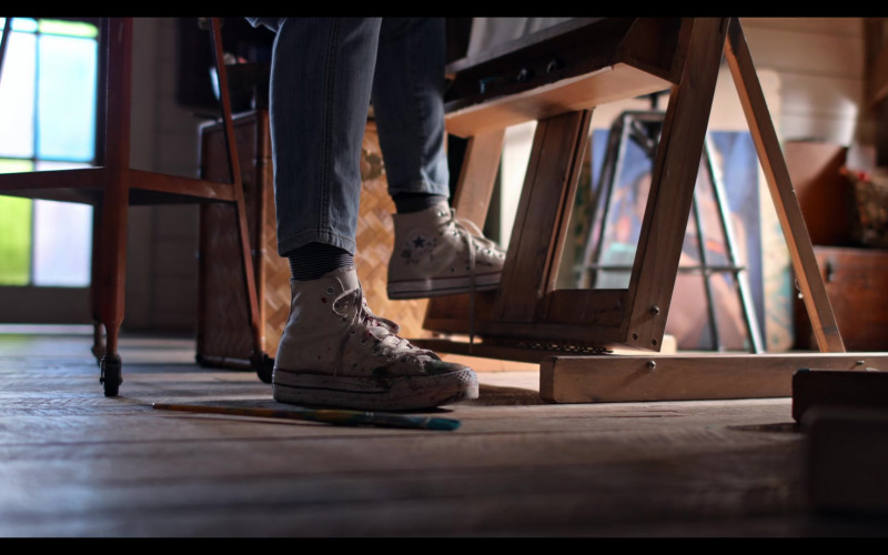 Converse Sneakers of Lily Tomlin as Frankie Bergstein in Grace and Frankie S07E15 The Fake Funeral (2022)