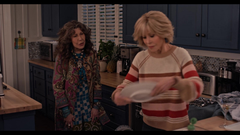 Cuisinart Kitchen Appliances in Grace and Frankie S07E03 The Bunny (1)