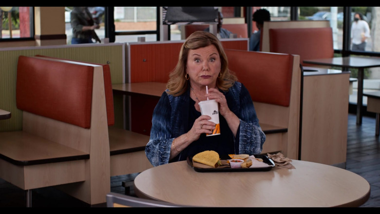 Del Taco Fast food restaurant in Grace and Frankie S07E07 The Psychic (1)