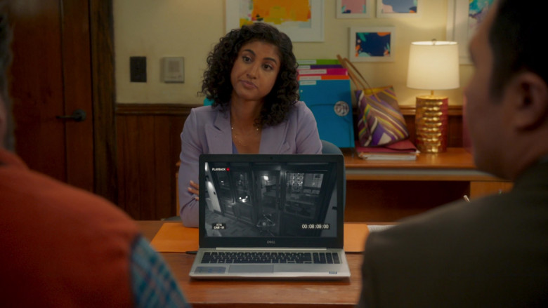 Dell Laptop in Mr.Mayor S02E04 The Illusion of Choice (1)