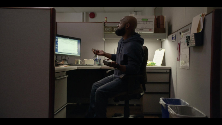 Dell Monitors in We Own This City S01E01 Part One (2)