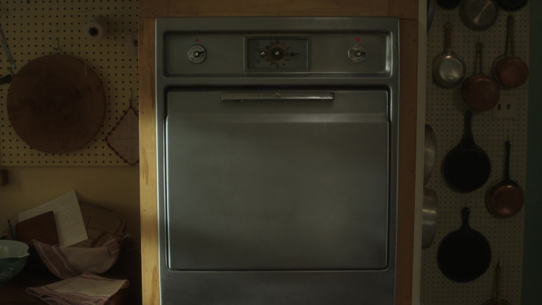 General Electric Oven in Julia S01E06 Breads (2022)