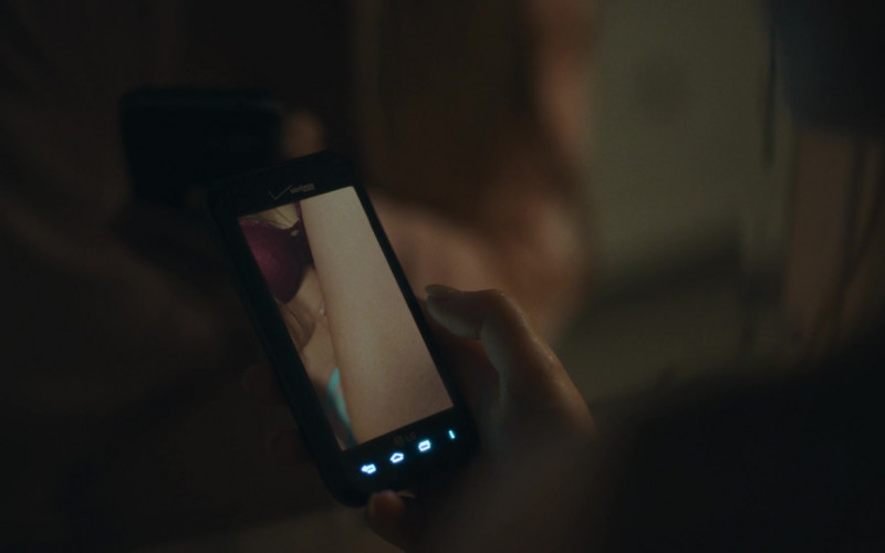 LG x Verizon Smartphone in The Girl from Plainville S01E05 Mirrorball (1)