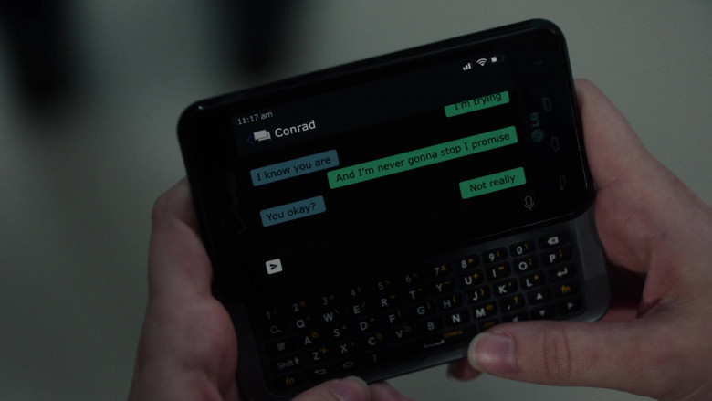 LG x Verizon Smartphone in The Girl from Plainville S01E05 Mirrorball (2)
