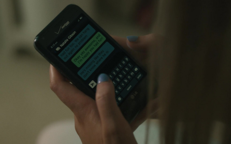 LG x Verizon Smartphone in The Girl from Plainville S01E07 Teenage Dirtbag (2022)
