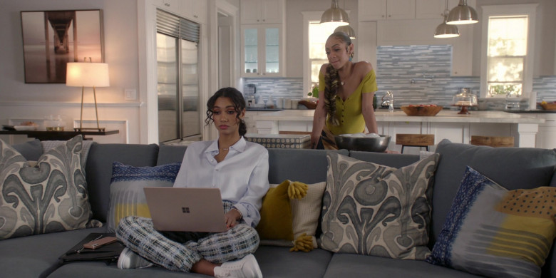 Microsoft Surface Laptop Computers in All American S04E16 Labels (4)