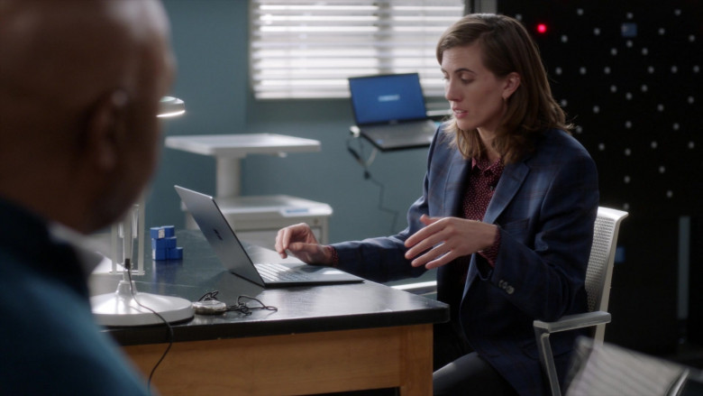 Microsoft Surface Laptop in Grey’s Anatomy S18E15 Put It to the Test (2022)