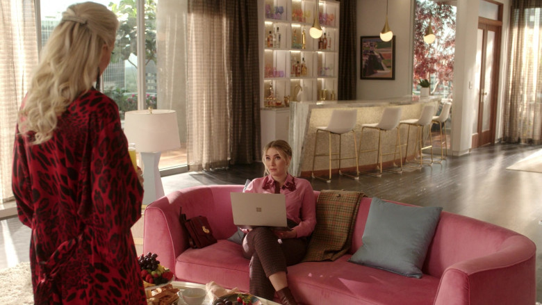 Microsoft Surface Laptop of Eliza Bennett as Amanda Carrington in Dynasty S05E07 A Real Actress Could Do It (3)