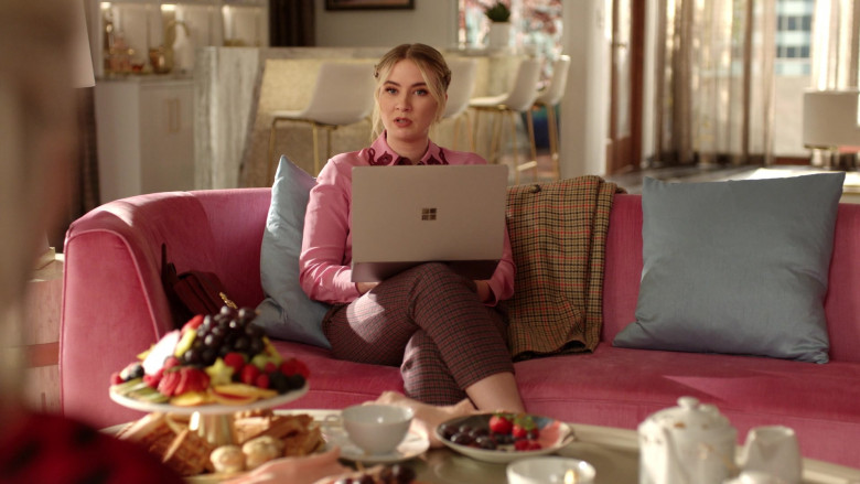 Microsoft Surface Laptop of Eliza Bennett as Amanda Carrington in Dynasty S05E07 A Real Actress Could Do It (4)